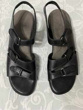SAS Women’s Black Multi-Strap Slingback Sandals Narrow)